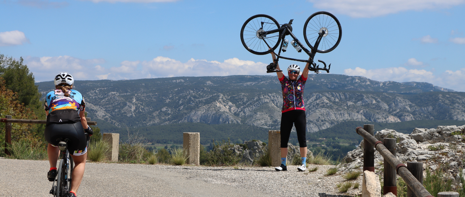 A person carrying its bike over the head at a viewpoint
