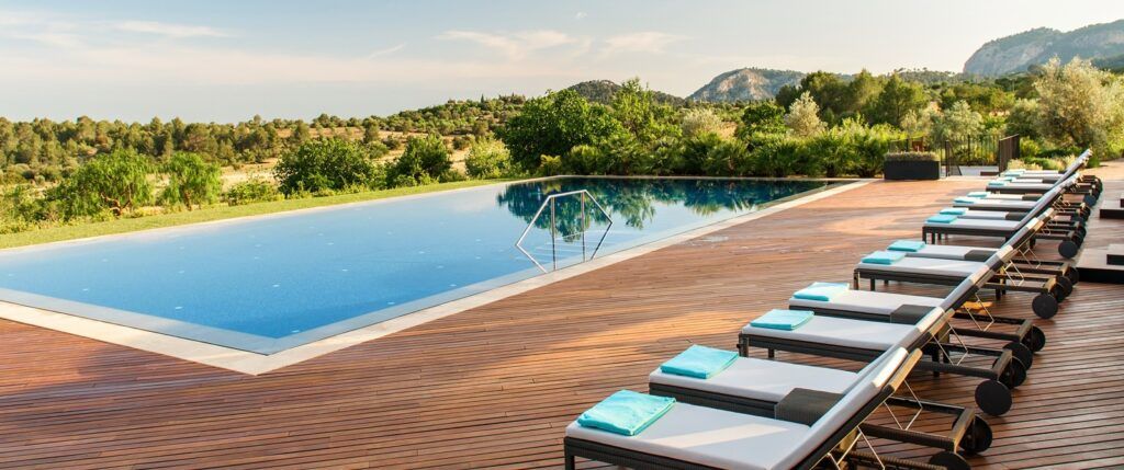 View of the pool of the hotel Castell Son Claret