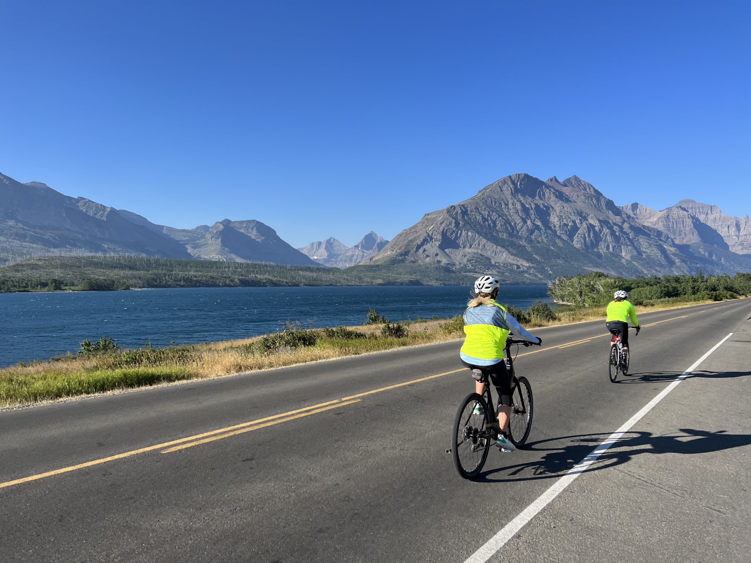 Cyclists on a challenging trail in Tour Divide 2025