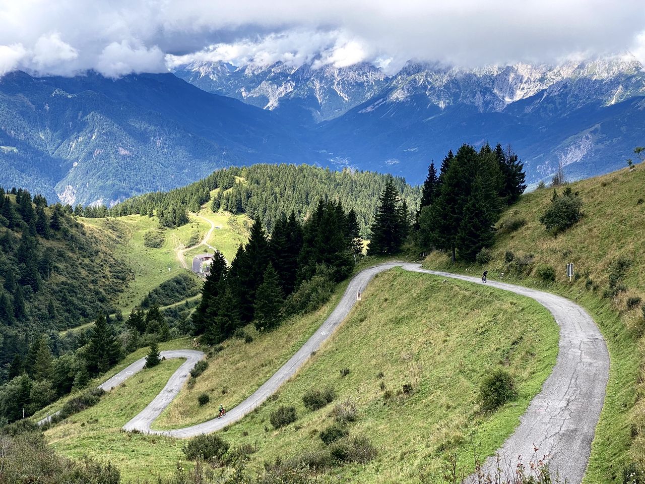 Overhead view of the Zoncolan climb in Italy.