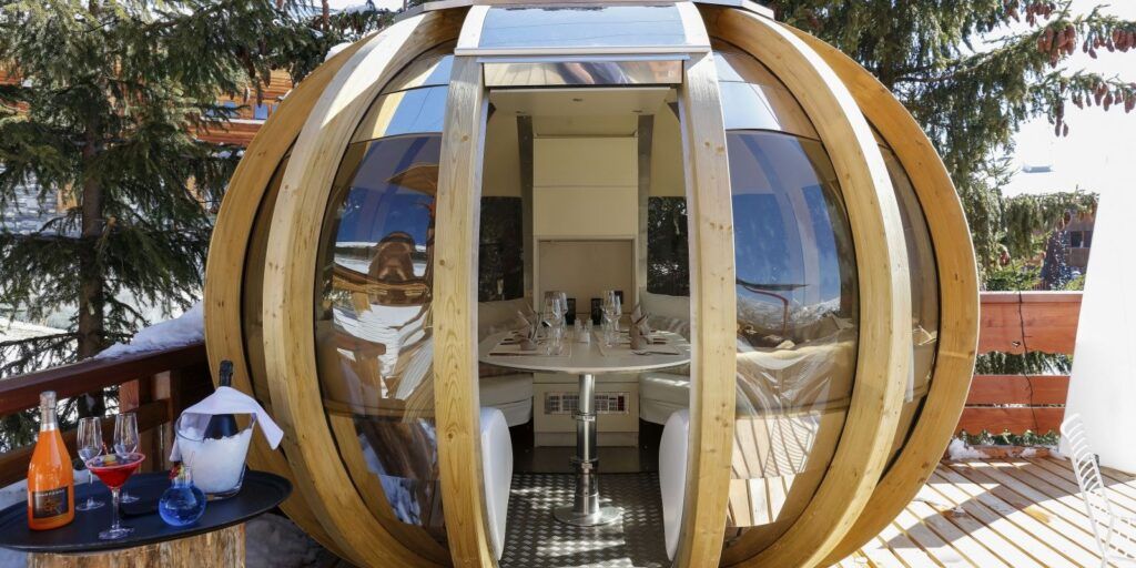 the dining area at Hotel grandes rousses