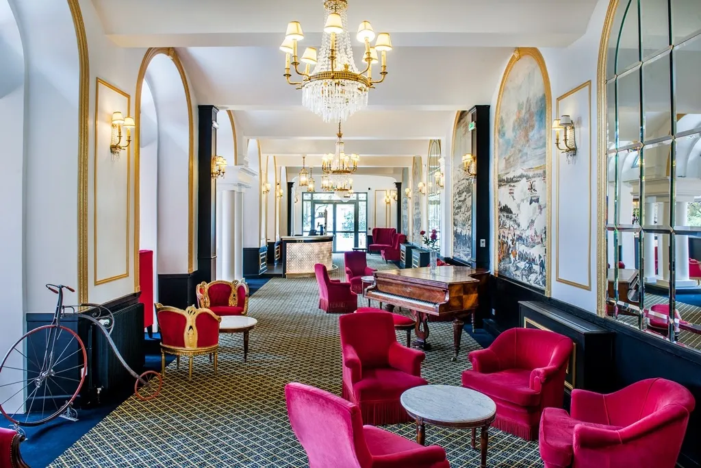 Bar area in Hotel Gallia & Londres