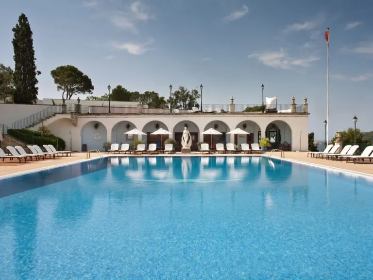 Hostal de la Gavina pool area