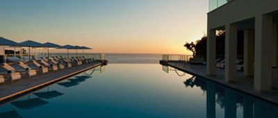 A view of the pool of the Hotel Jumeirah