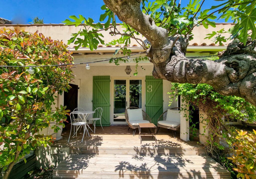 Outside view of room 3 at hotel Sous les Figuiers