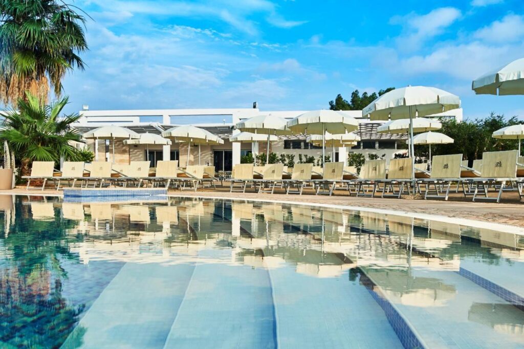 Hotel Riva Marina Resort pool