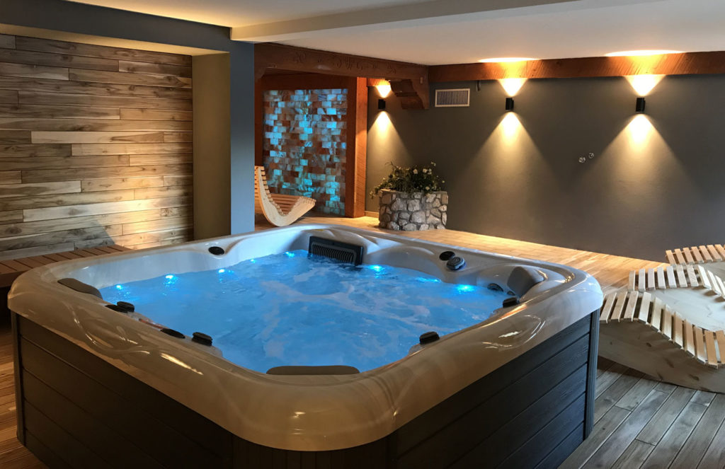 DL: Sporthotel Europa's Spa (bath tub)