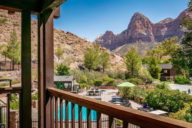 Balcony view from Flannigans Inn located in Utah