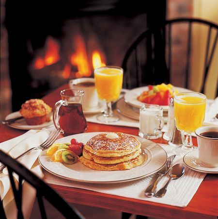 Green Mountain Inn breakfast pancakes with maple syrup