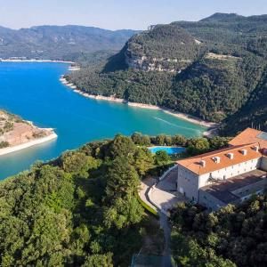 Parador de Vic Sau Hotel fly over view