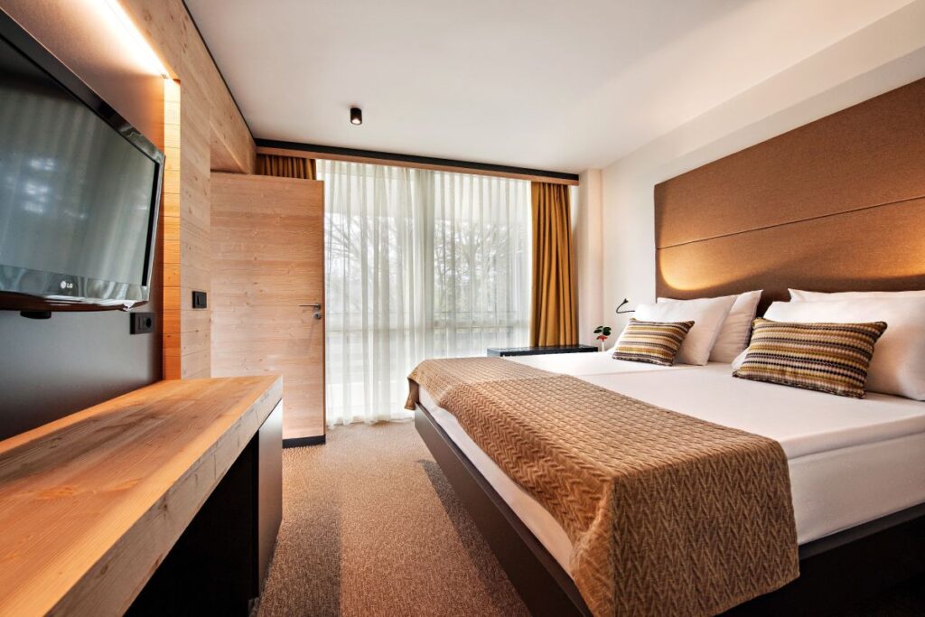Rikli Balance Hotel guest bedroom