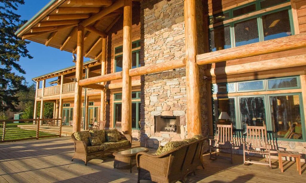 Lakedale Resort lodge and back deck