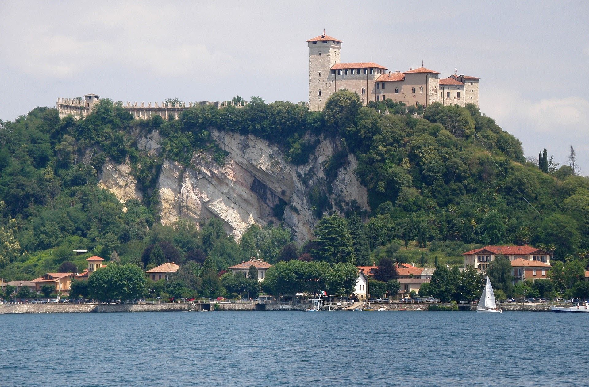 Visit the Rocca d'Angera