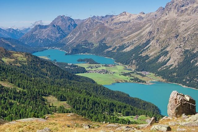 Pedal along the lakes of the Upper Engadin