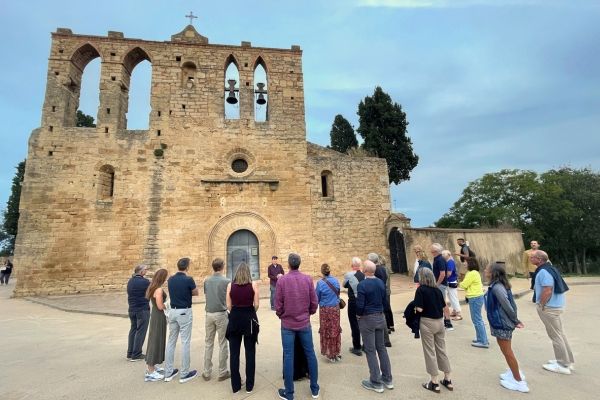 Private walking tour of Peratallada