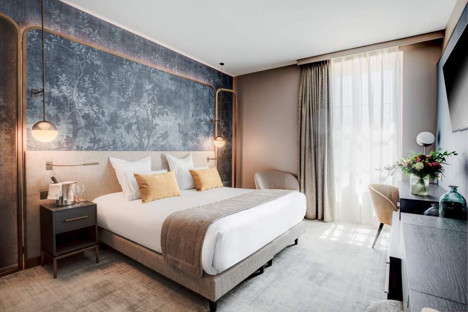 Double bedroom at the Fleur de Loire hotel