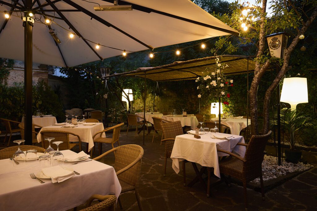 Garden restaurant at Hotel Casa Masip