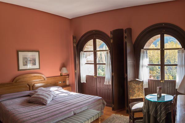 Double bedroom with large double doors to patio at Hotel San Millan