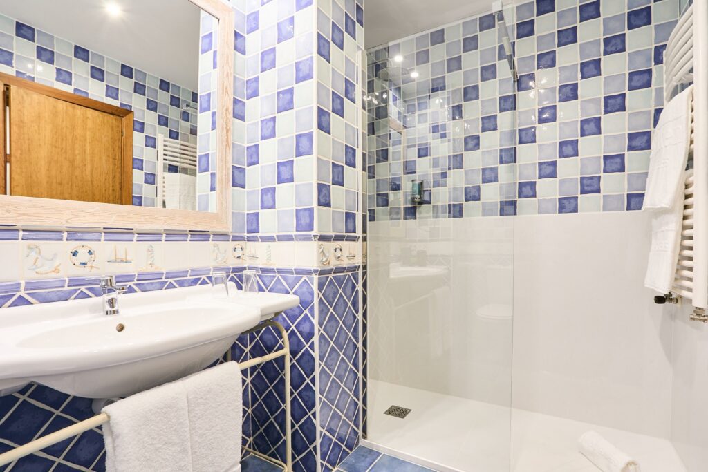 Tiled bathroom at Hotel Silken Villa Laguardia