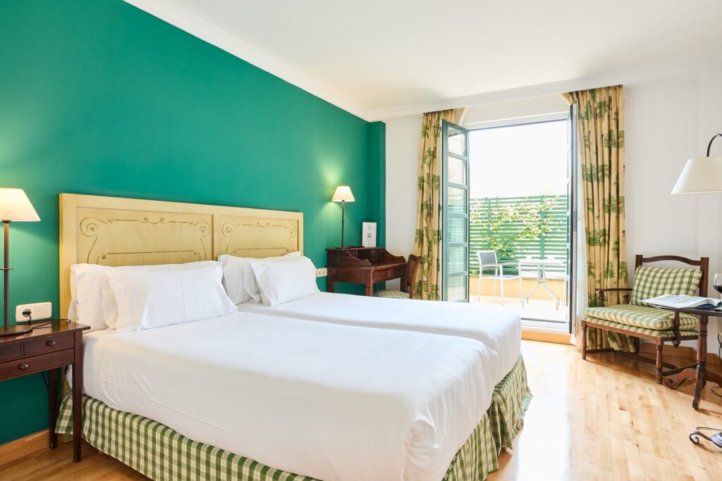 Double bedroom with patio at Hotel Silken Villa Laguardia