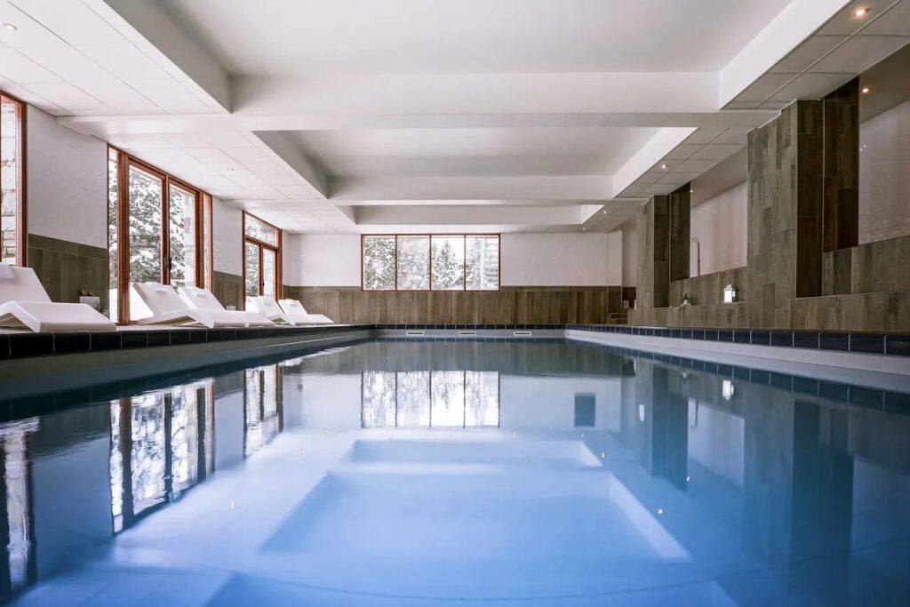 Indoor swimming pool at Hotel Le Pic Blanc