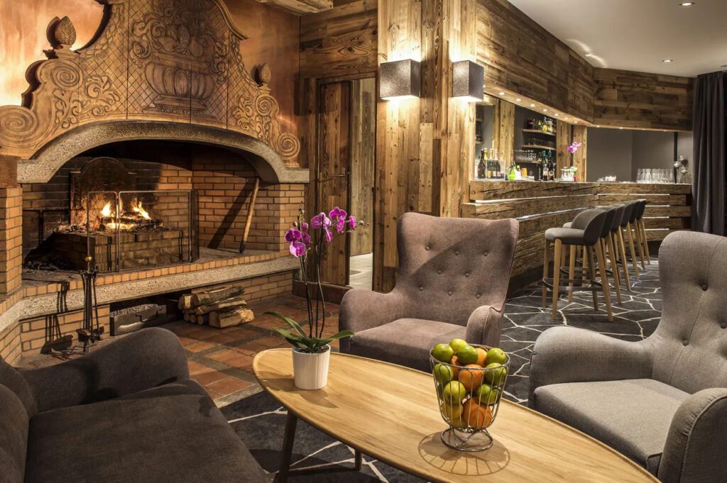 Lounge, bar, and large fireplace at Hotel Le Pic Blanc