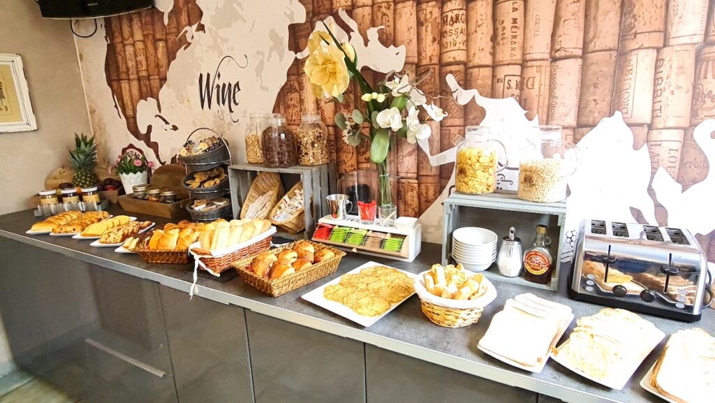 Breakfast buffet at Hotel du Mas