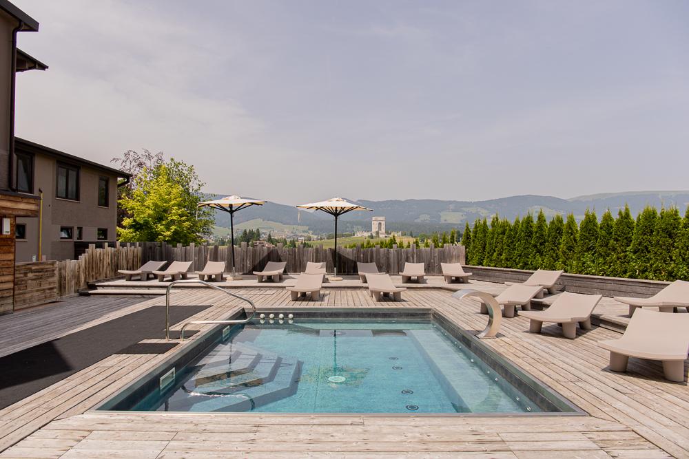 Outdoor pool and patio area at Linta Hotel Wellness & Spa