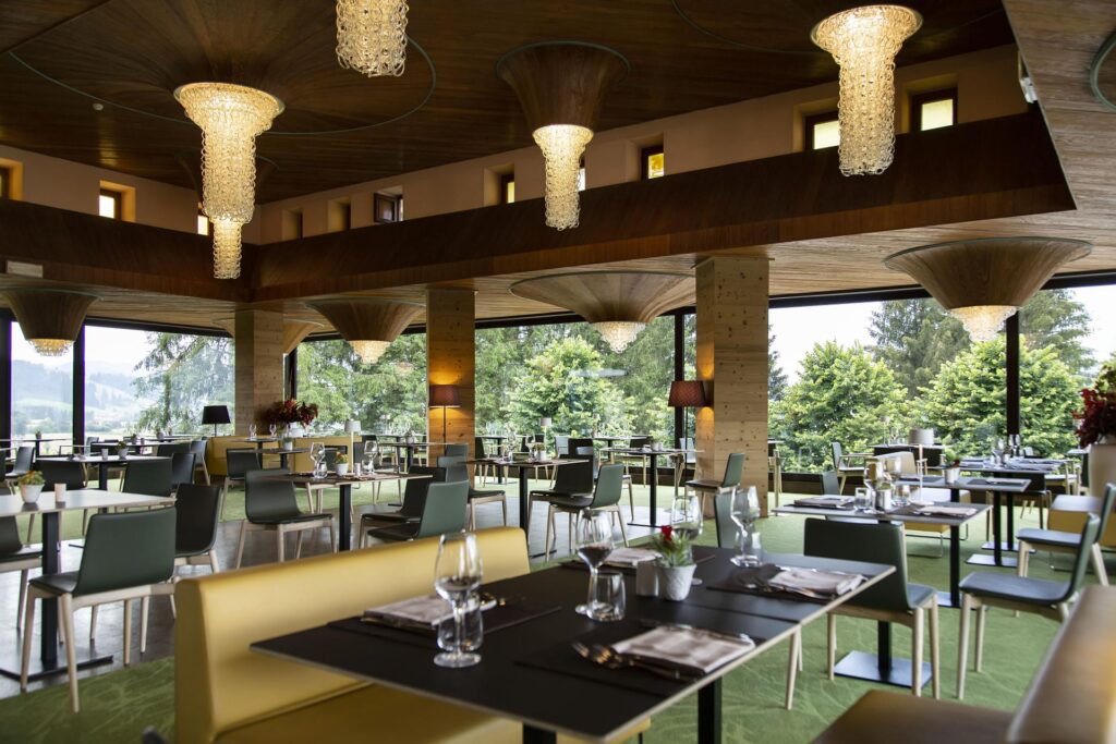 Large dining hall with full windows at Linta Hotel Wellness & Spa