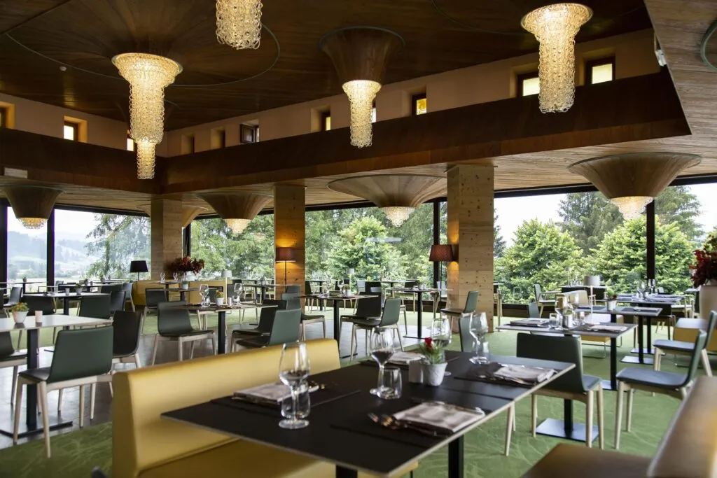 Large dining hall with full windows at Linta Hotel Wellness & Spa