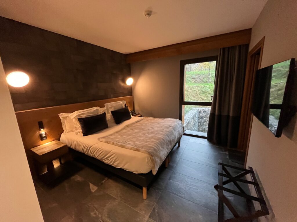 Double bedroom with slate flooring at Pure Montagne Resort