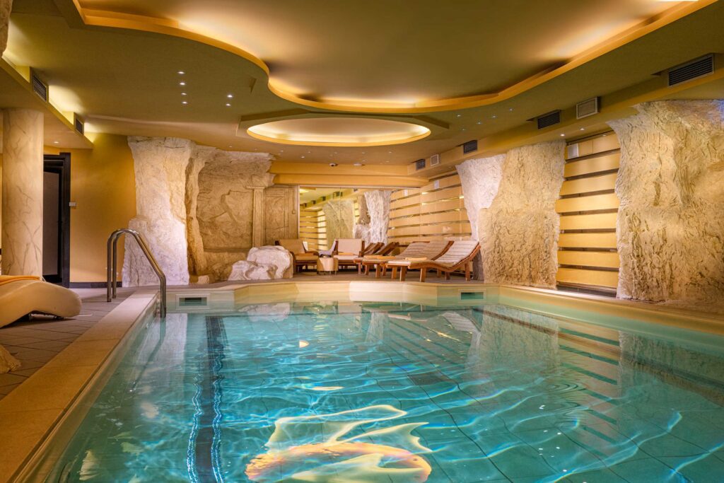 Indoor pool and spa area at Storico Hotel Regina