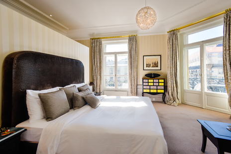 Double bedroom at Hotel Trois Couronnes