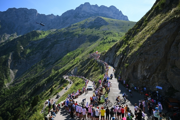 Exciting Fly-by Viewing on the Col de la Madeleine