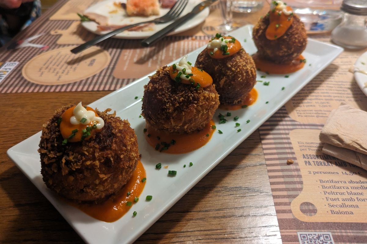 Dinner at Taverna d'El Foment