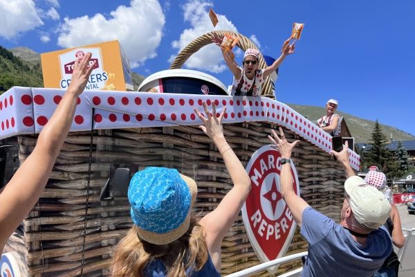 Catch the live race action as the pros fly by on Stage 20